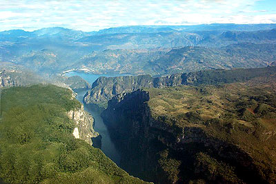Вид на каньон Сумидеро с высоты птичьего полета