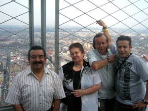 Jorge, su papa, su tio Luis y tia Nena